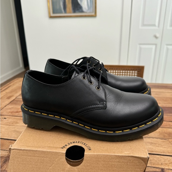 1461 Wanama Dr. Martens - Picture 3 of 5